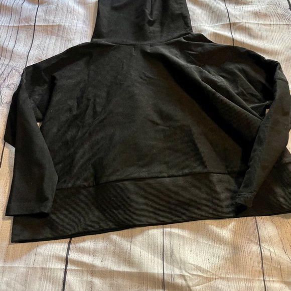 Tuckernuck Black Rollins Funnel Neck Pullover Size Med - Picture 9 of 13